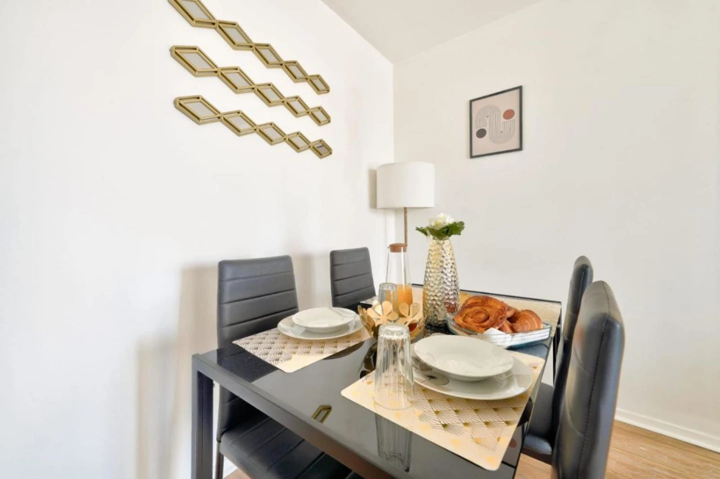 location Cozy Yellow